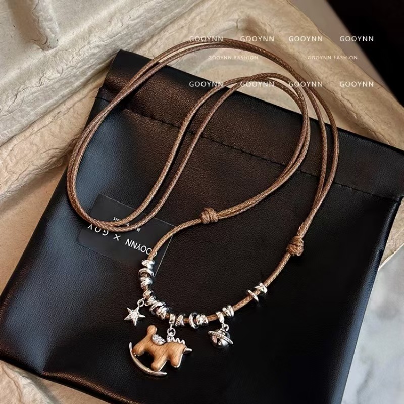 新中式复古小马串珠编织绳项链女秋冬简约独特设计款毛衣链S2604