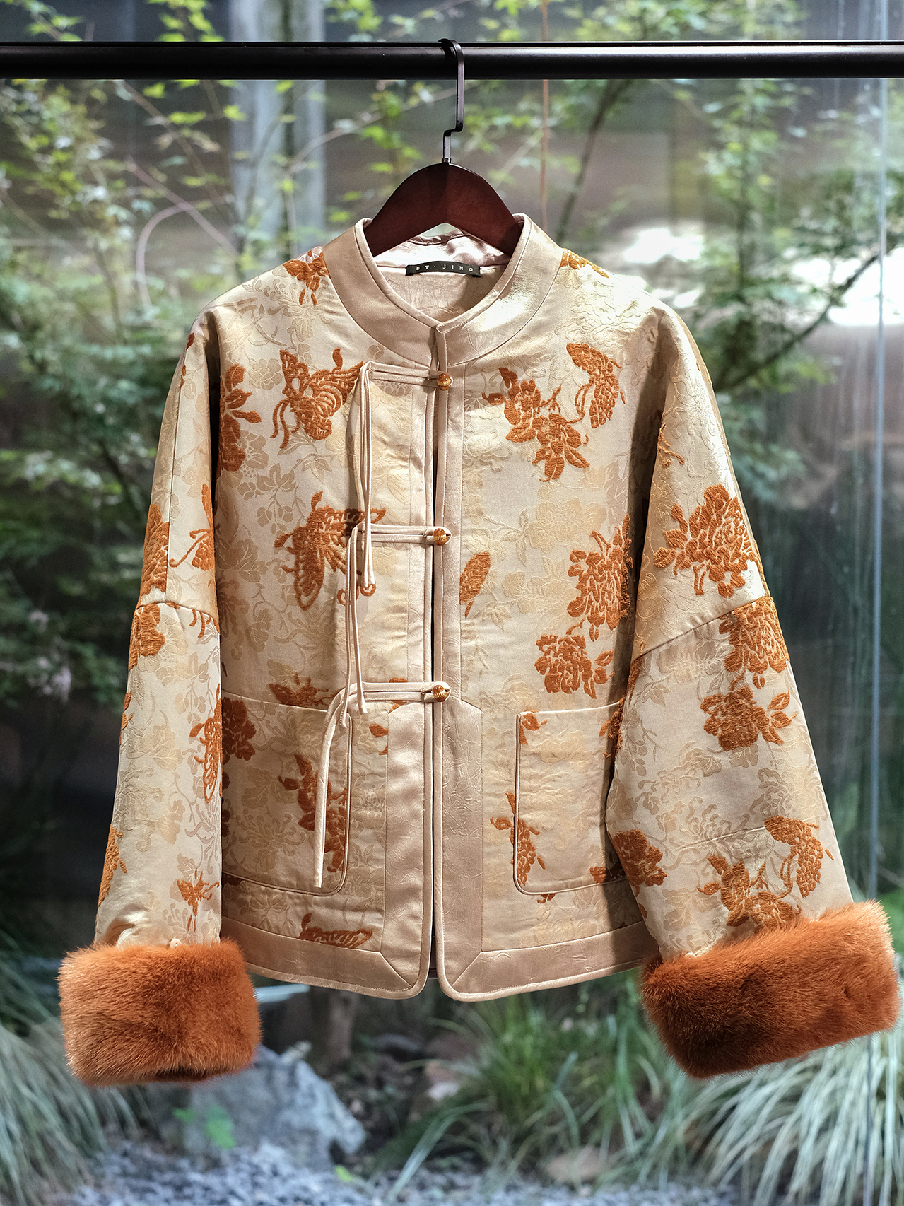 盛唐牡丹蝶舞芳辰新中式提花绒拼水貂对襟外套