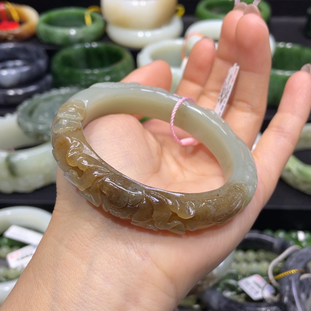 和田玉手镯57圈口 编号81未镶嵌中****馆