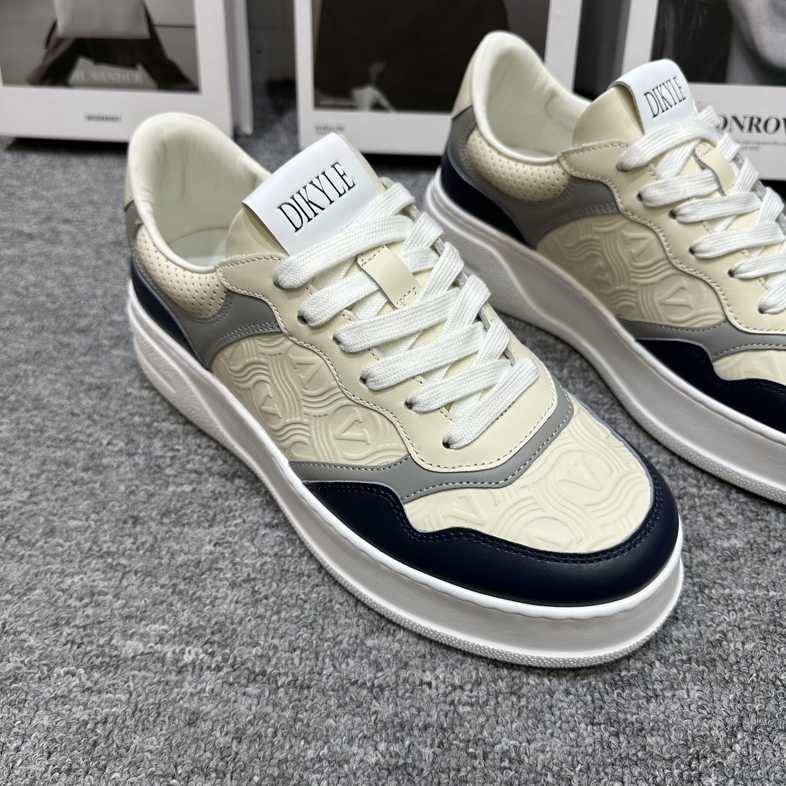 【迪凯乐鞋子】新款休闲平跟时尚拼色休闲板鞋小白鞋欧若精灵风6015