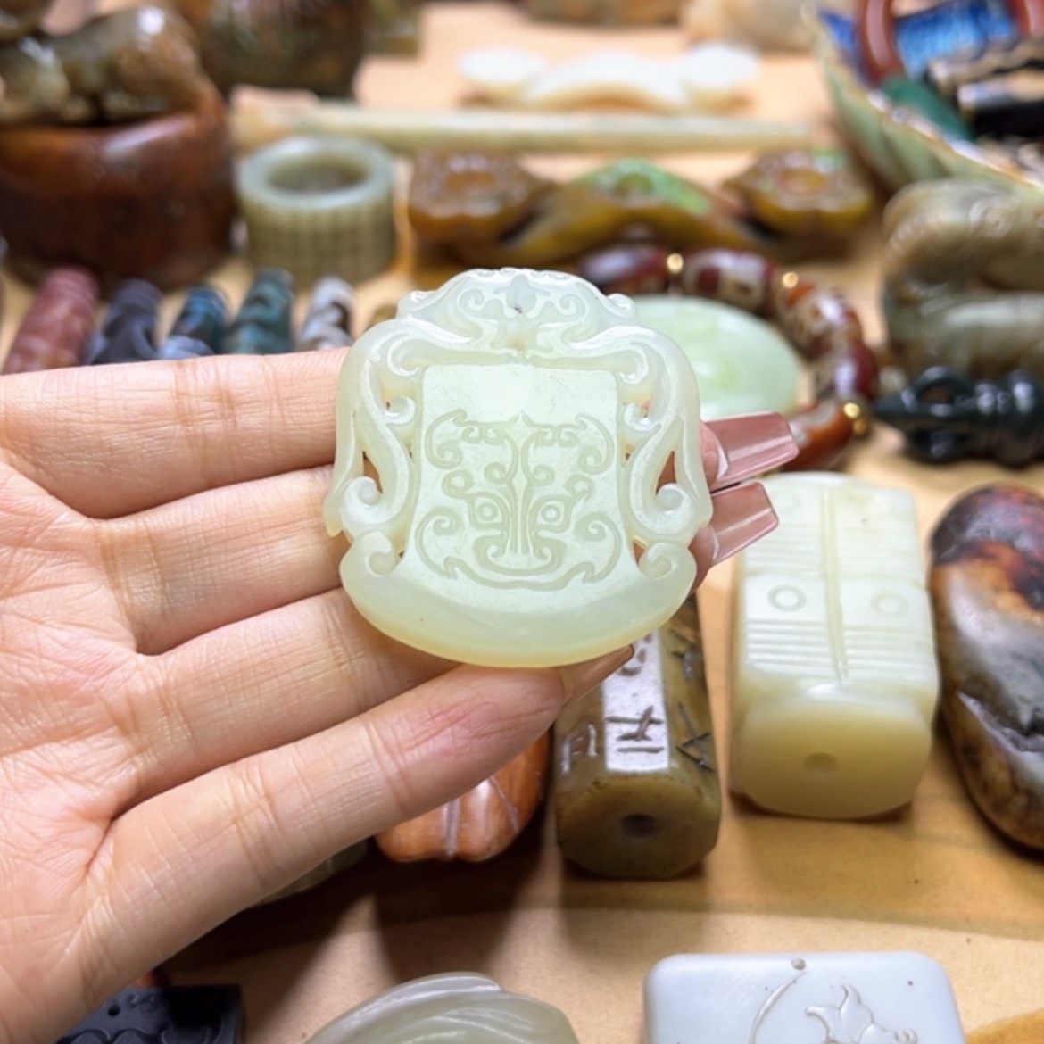 【闪购商品】蛇纹石玉颈饰未镶嵌