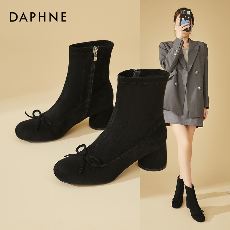 Daphne/达芙妮黑色瘦瘦靴女蝴蝶结配裙子时装靴气质粗跟小短靴