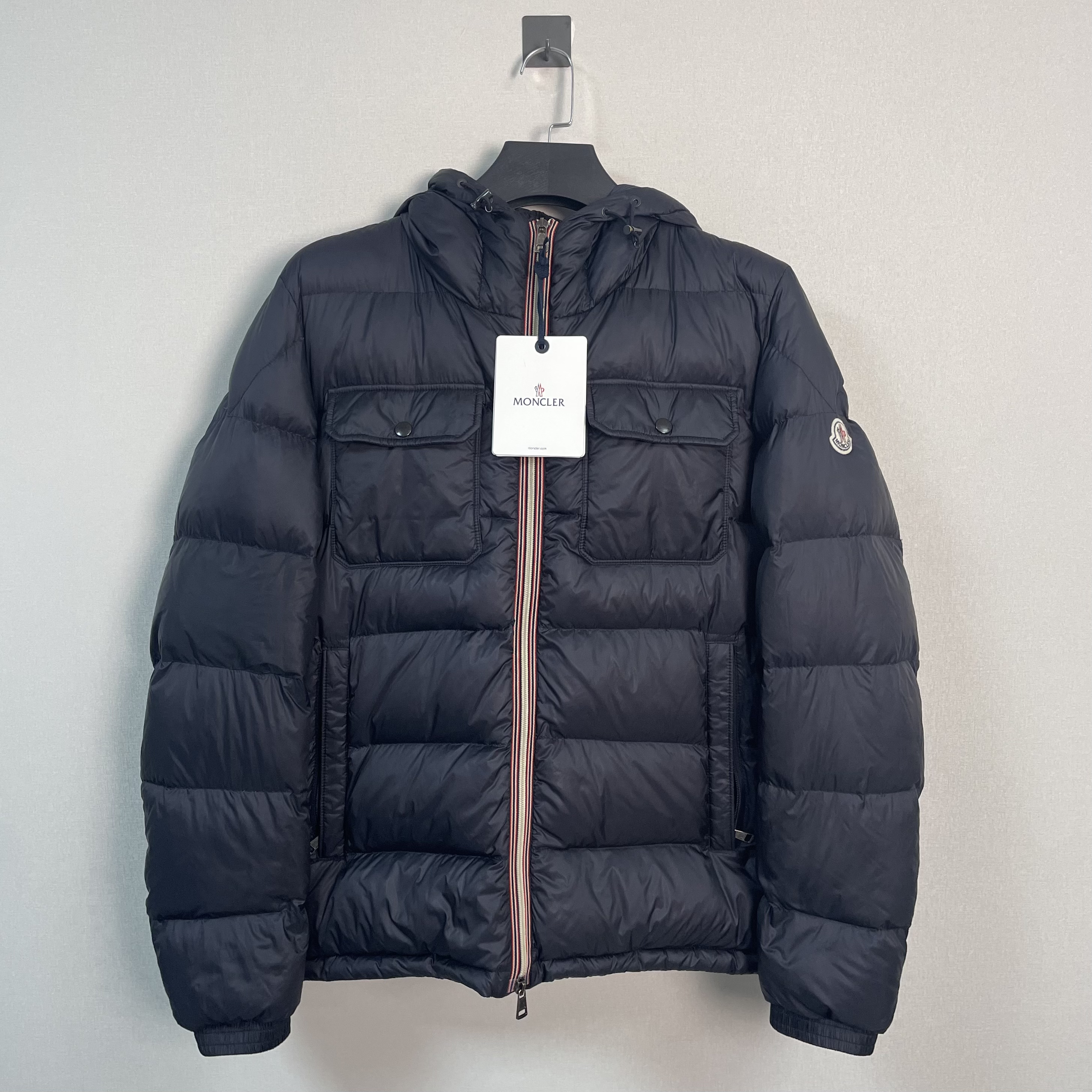 99新 MONCLER 盟可睐双口袋前襟彩条羽绒服/4码/价13000