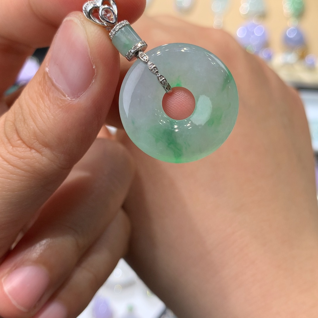 翡翠吊坠(不含链)18K金镶嵌甜甜圈