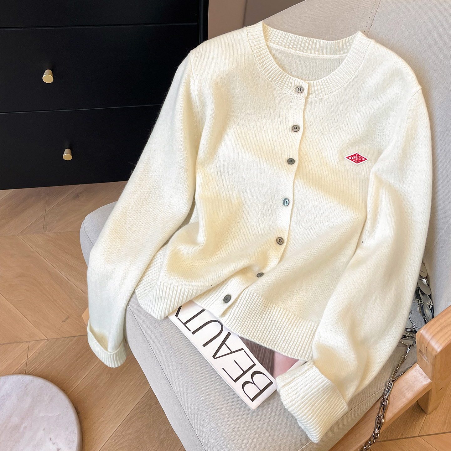 小C家 菱形字母标刺绣毛衣女款2025新款冬季内搭休闲圆领针织开衫