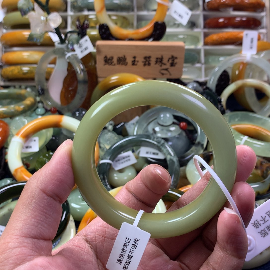 蛇纹石玉手镯未镶嵌刘*