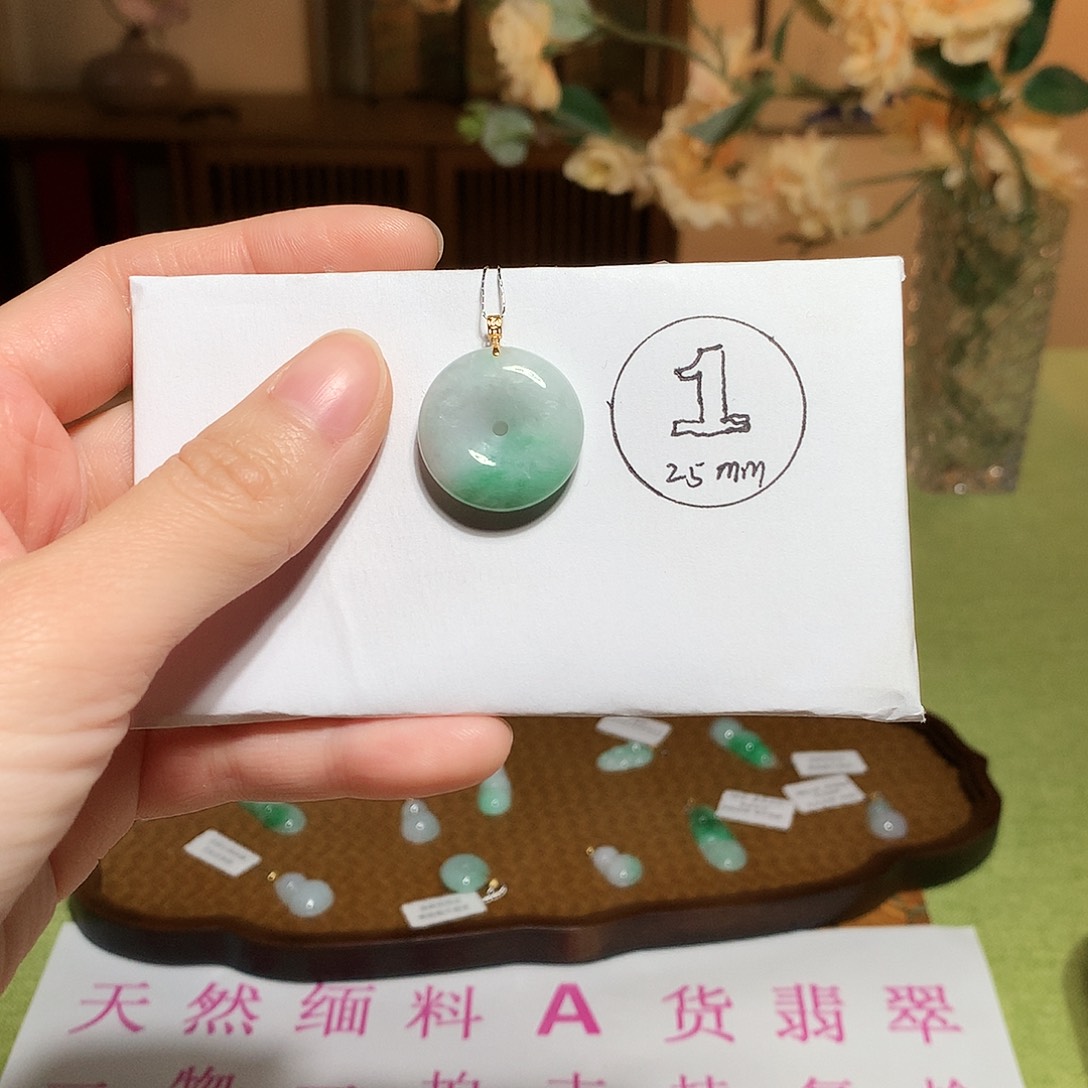 翡翠吊坠(不含链)18K金镶嵌