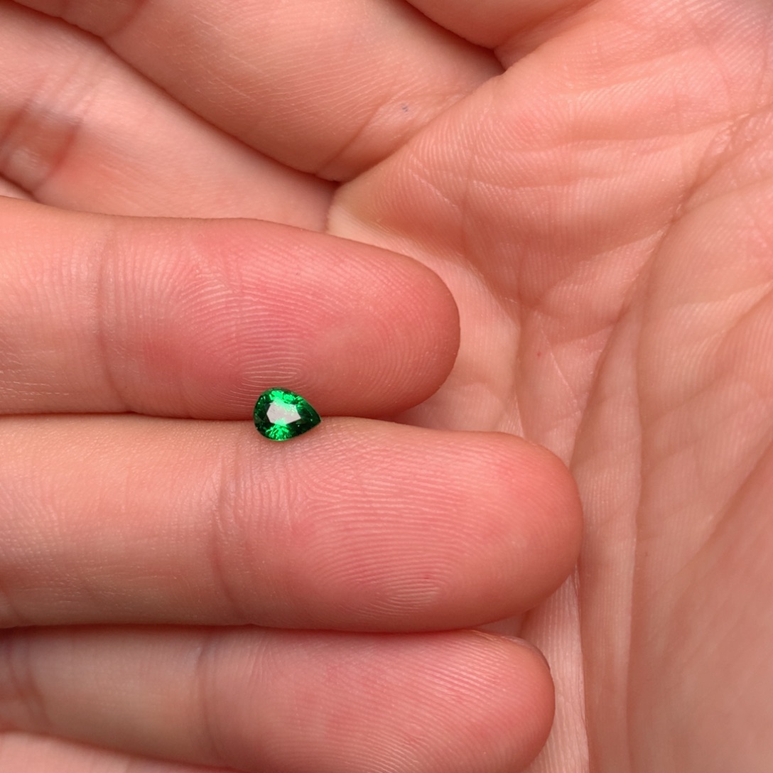 未镶嵌裸石石榴石（沙弗莱）我**乐