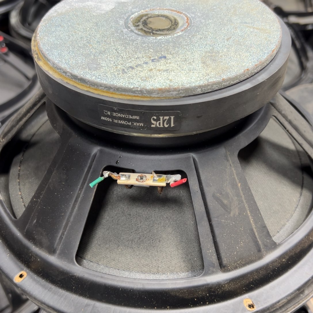 【闪购商品】8新12寸喇叭一对，不包邮