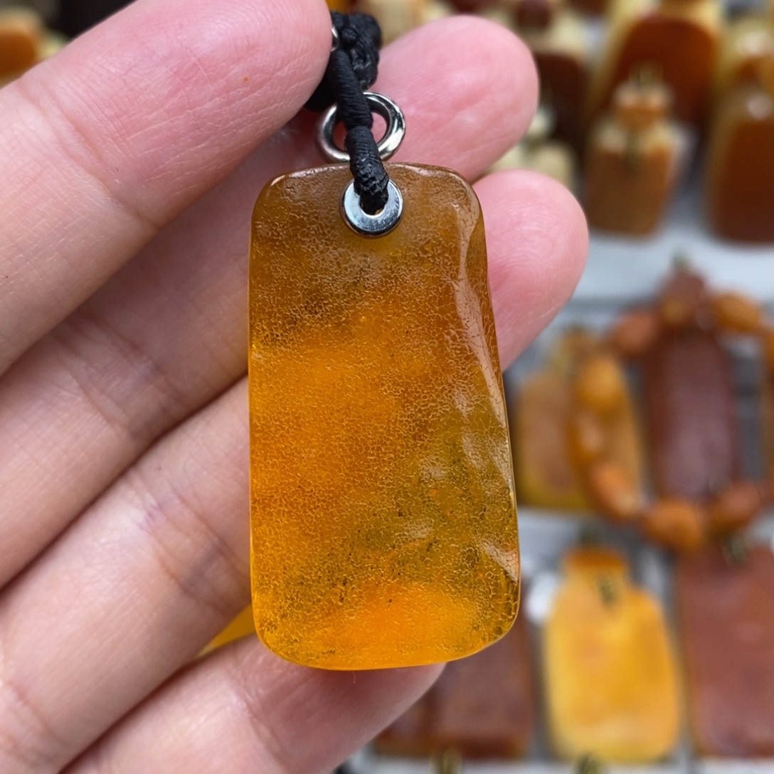 蜜蜡未镶嵌珠宝奇石