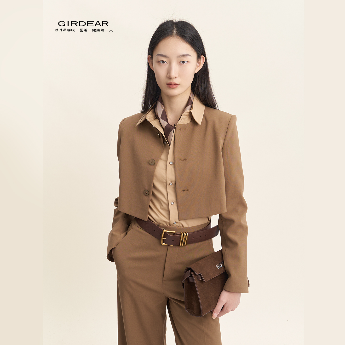 GIRDEAR/哥弟26早春新款长袖修身显瘦垫肩截短西装外套140072