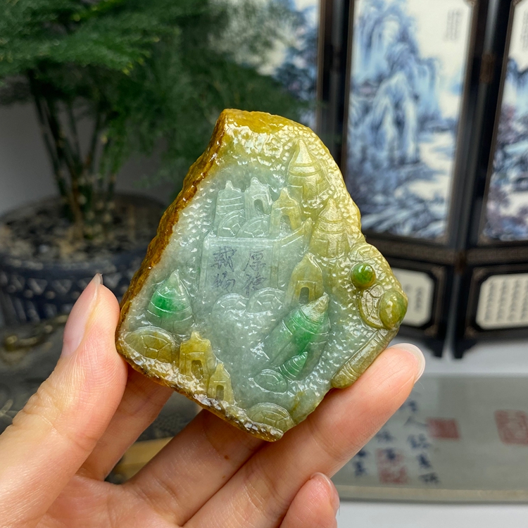 毛货  俏色红翡黄加绿三彩破宝图挂件 天然翡翠A货 