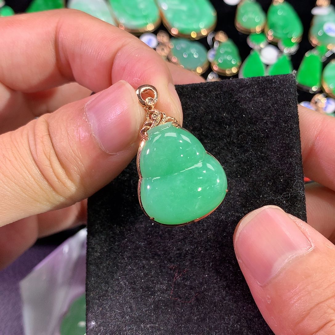 翡翠吊坠(赠链)18K金镶嵌