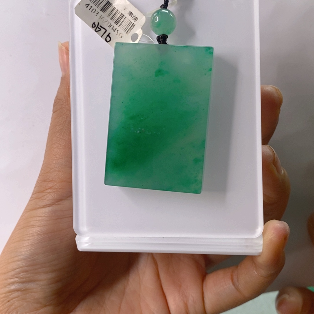 尹****石英质玉未镶嵌颈饰