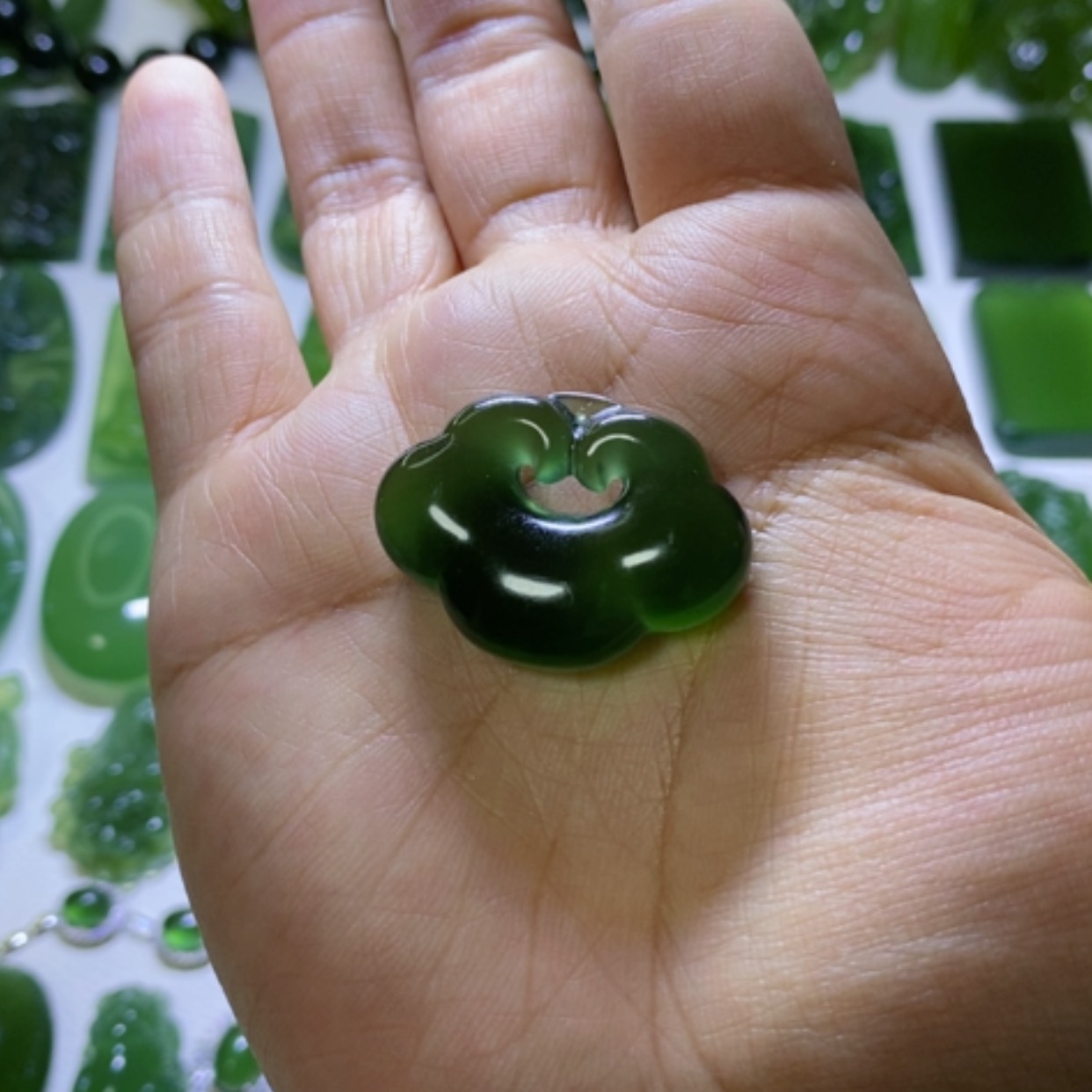 【闪购商品】蛇纹石玉颈饰未镶嵌