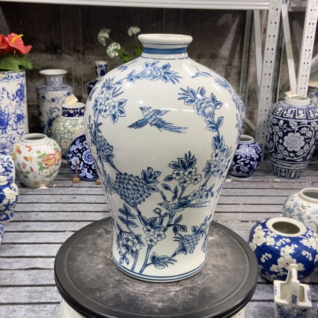 摆件花瓶手绘釉下彩