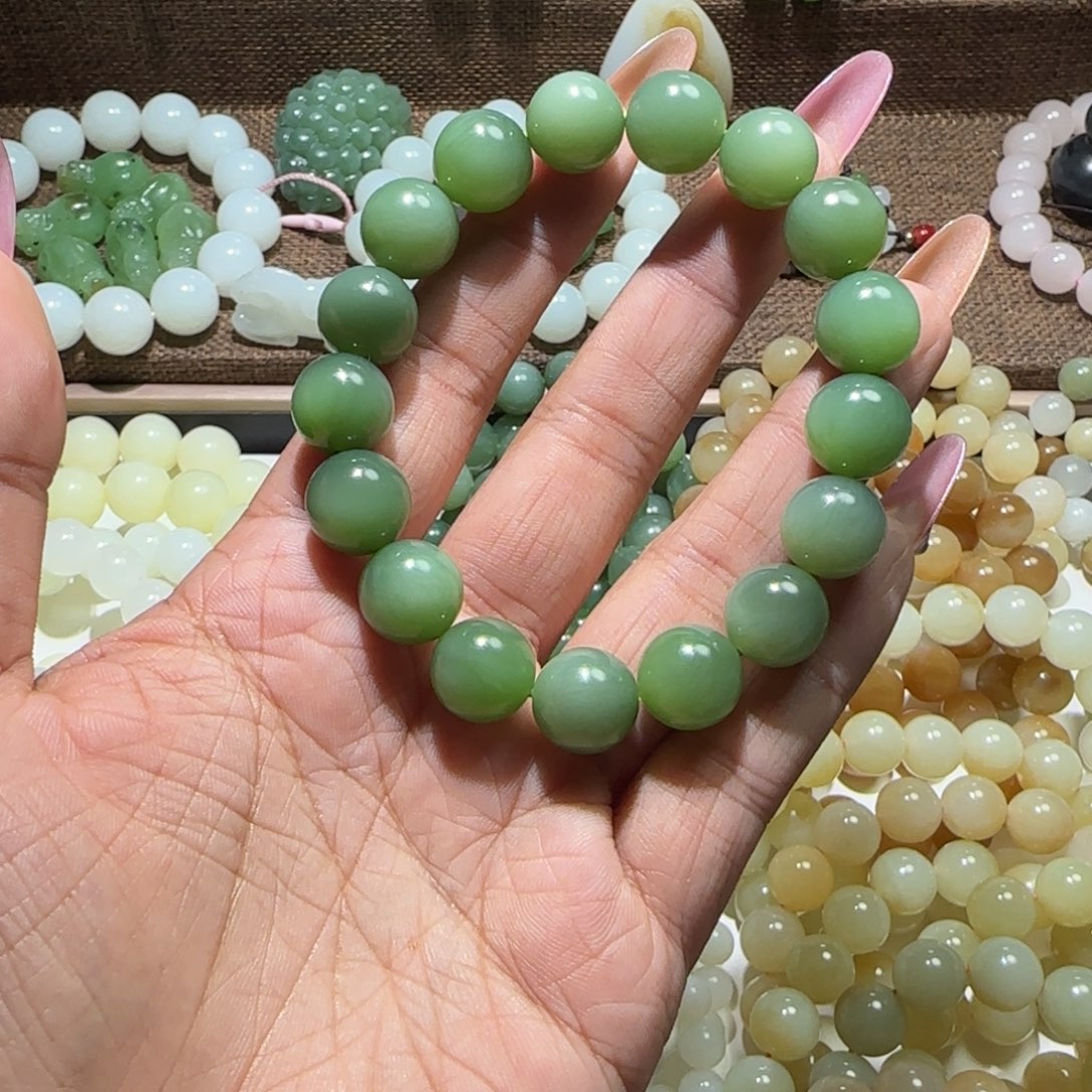 布***宝和田玉未镶嵌手链