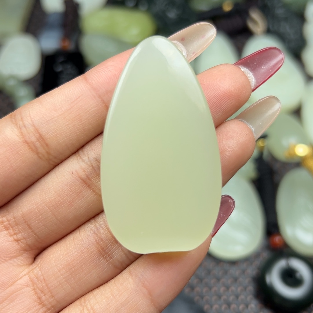 和田玉吊坠未镶嵌