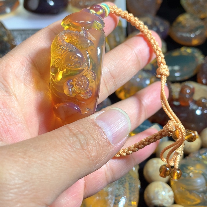 琥珀颈饰未镶嵌连年有余手牌