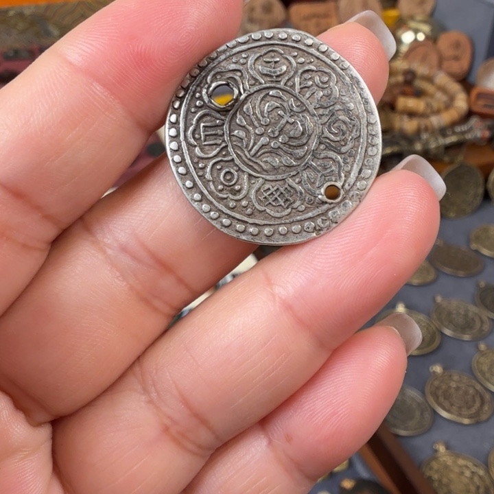 金属材质配件一个