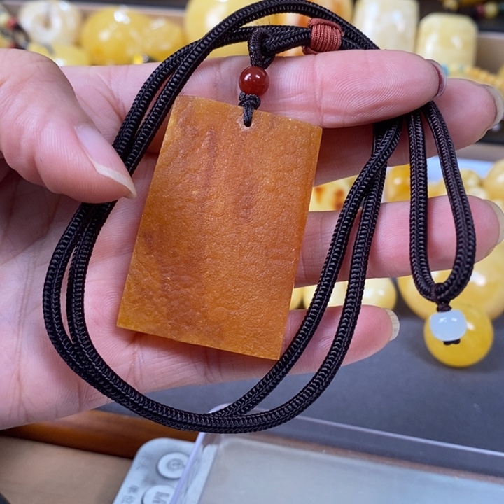 琥珀裸石未镶嵌无事牌