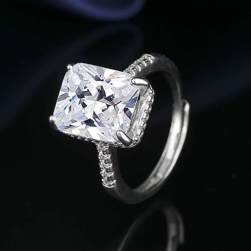 925银合成锆石戒指 新款方糖戒指轻奢时尚气质镶嵌银戒