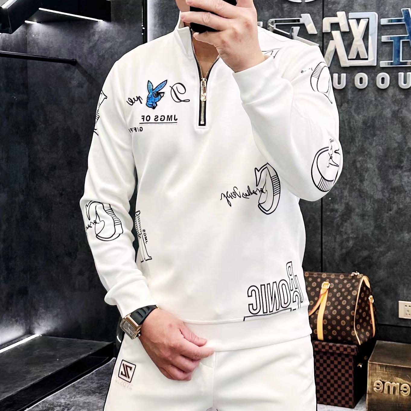 2024秋季新款男士时尚潮兔立领半拉链弹力舒适品质卫衣2381