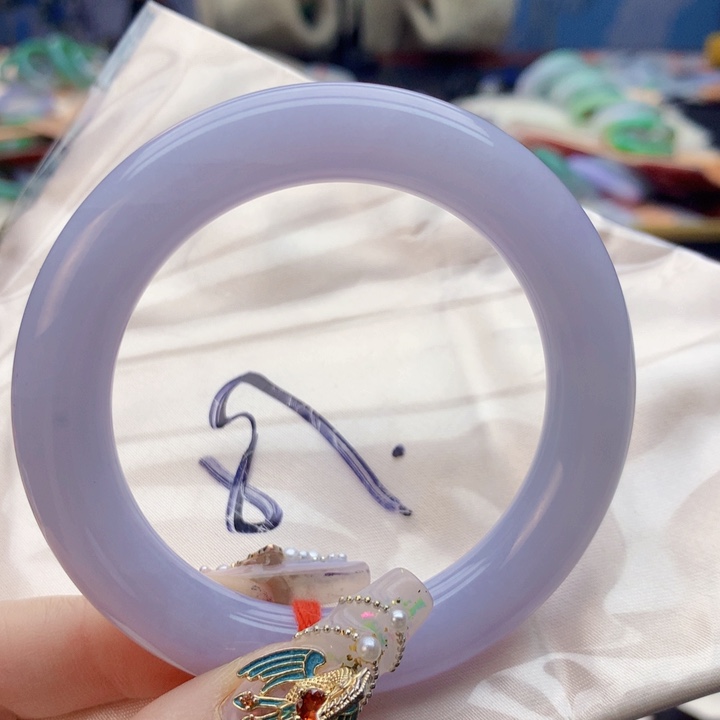 翡翠手镯未镶嵌翡翠手镯