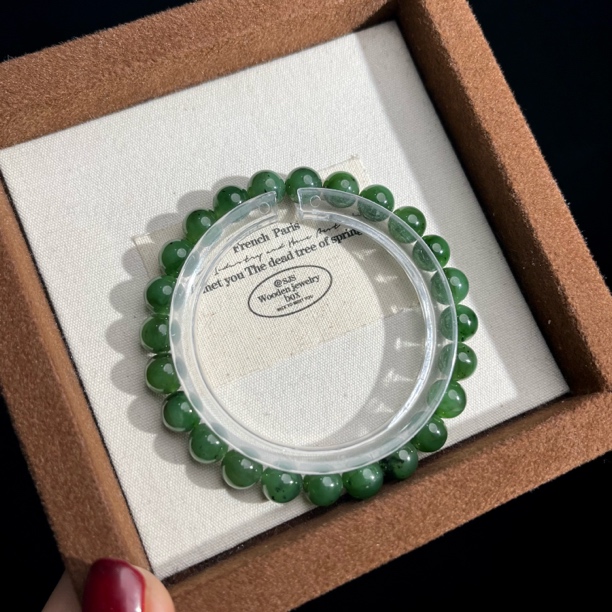 和田玉碧玉7.9-8mm+SS1多样性发其一（有黑美人痣介意勿拍）