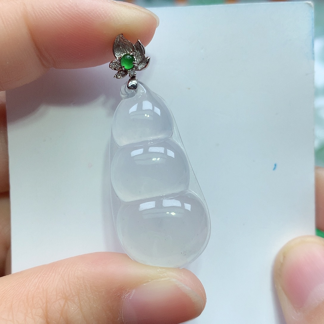 翡翠颈饰18K金镶嵌豆