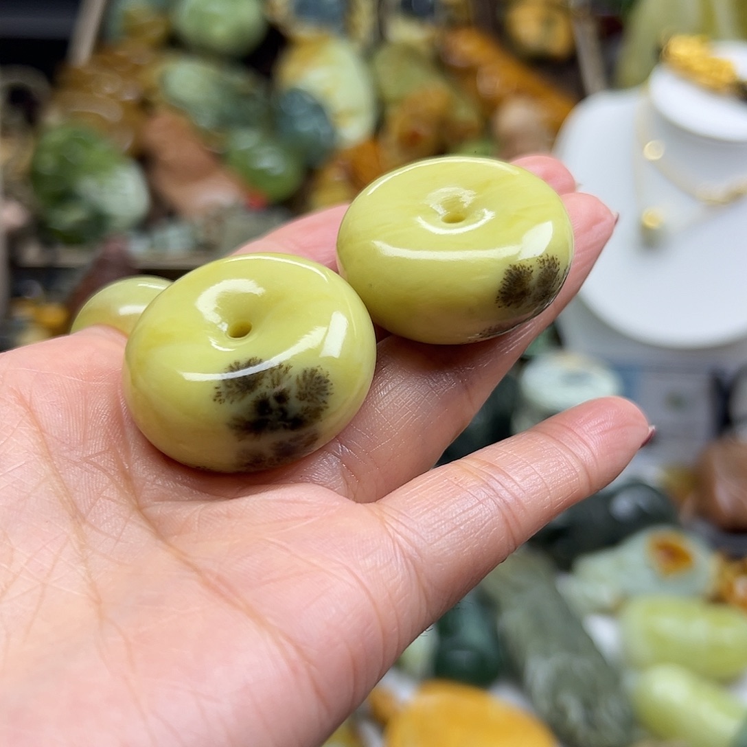 ****七岫玉未镶嵌颈饰辽阳料面包扣