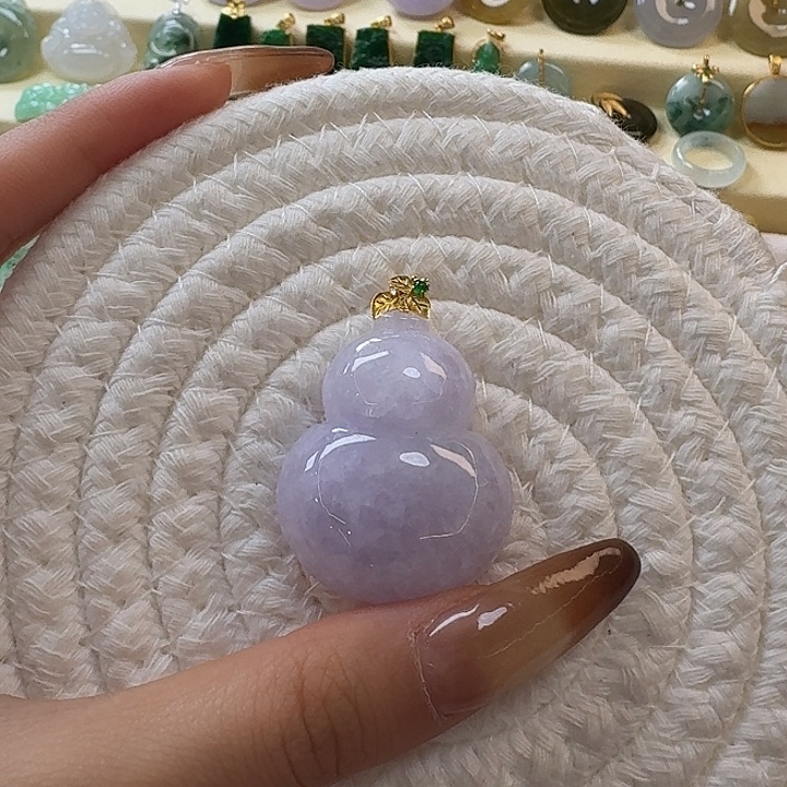 翡翠未镶嵌颈饰葫芦