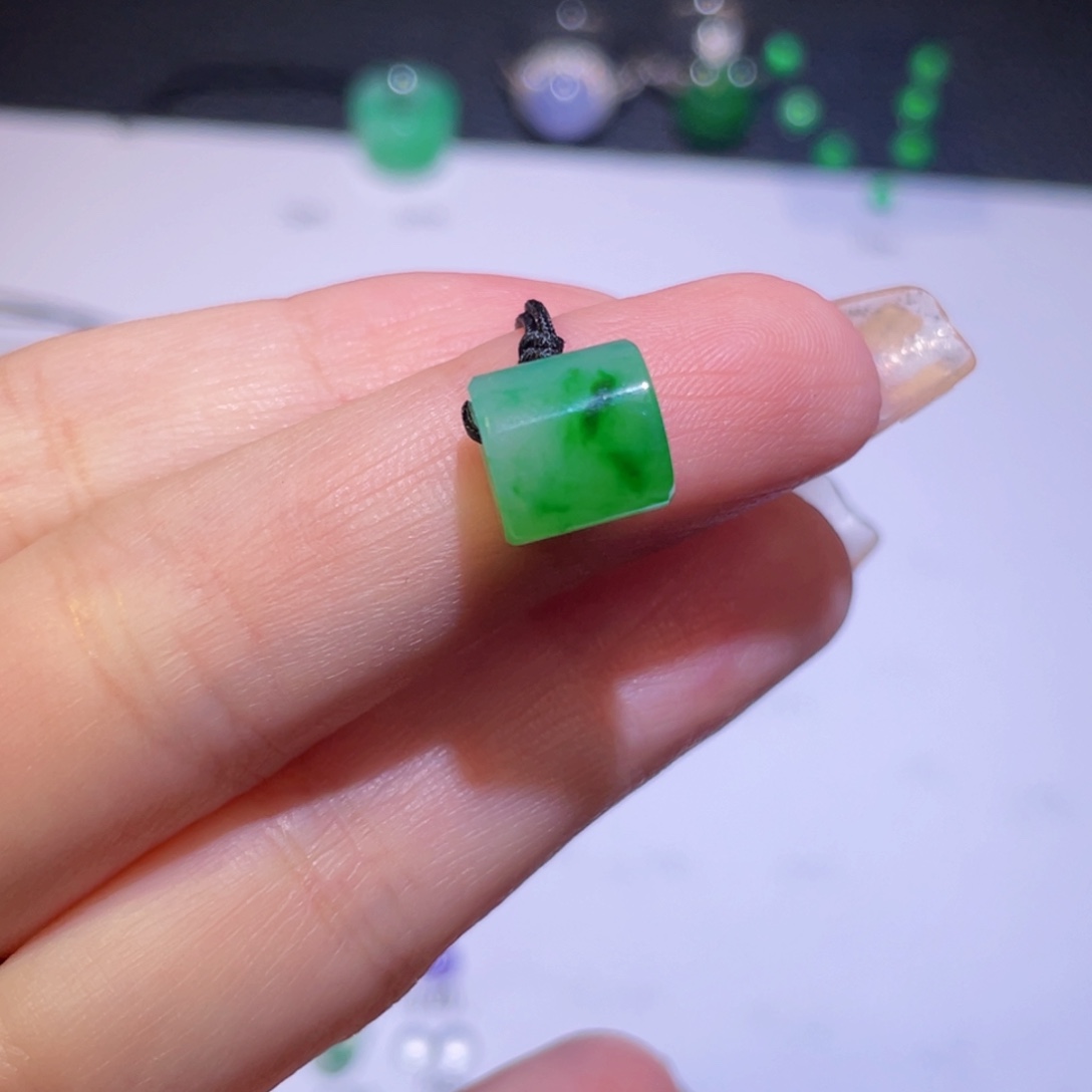 翡翠未镶嵌颈饰裸石