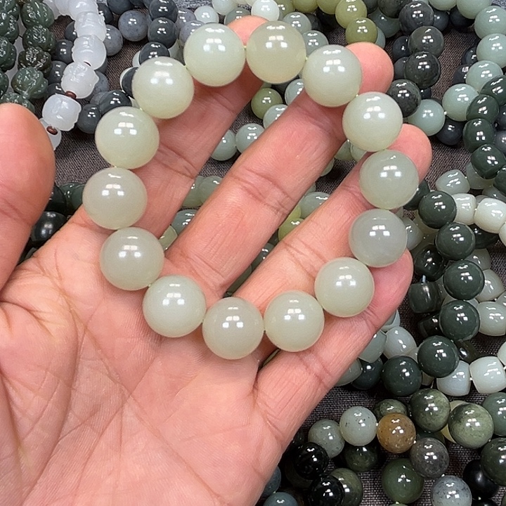 不***此和田玉未镶嵌手链