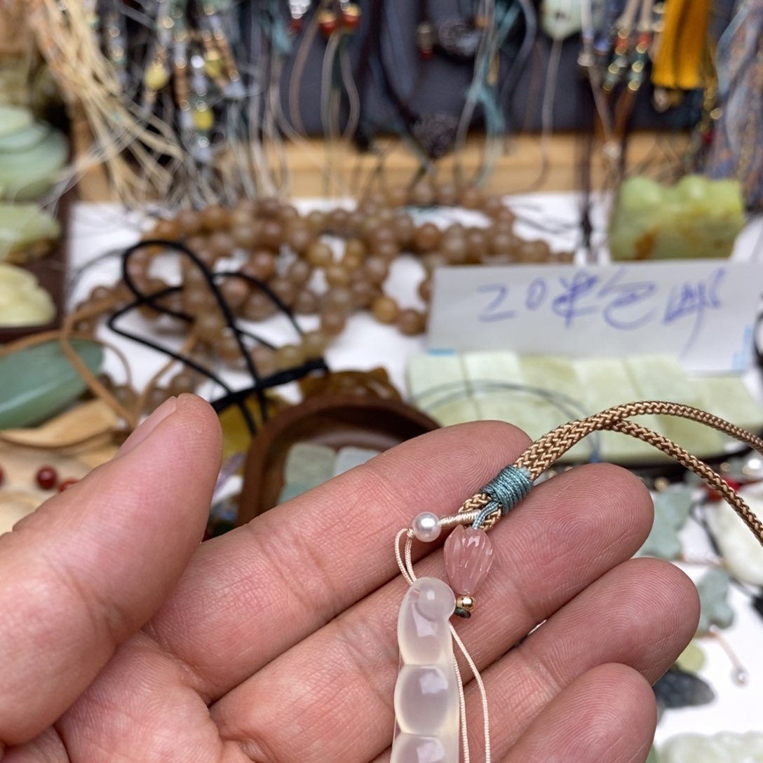 岫玉纯天然岫玉假一赔十，默认微瑕未镶嵌