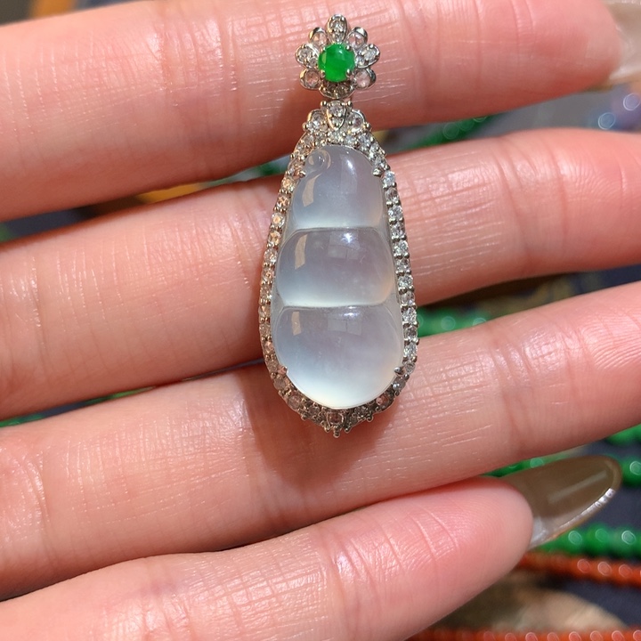 翡翠颈饰未镶嵌冰福豆