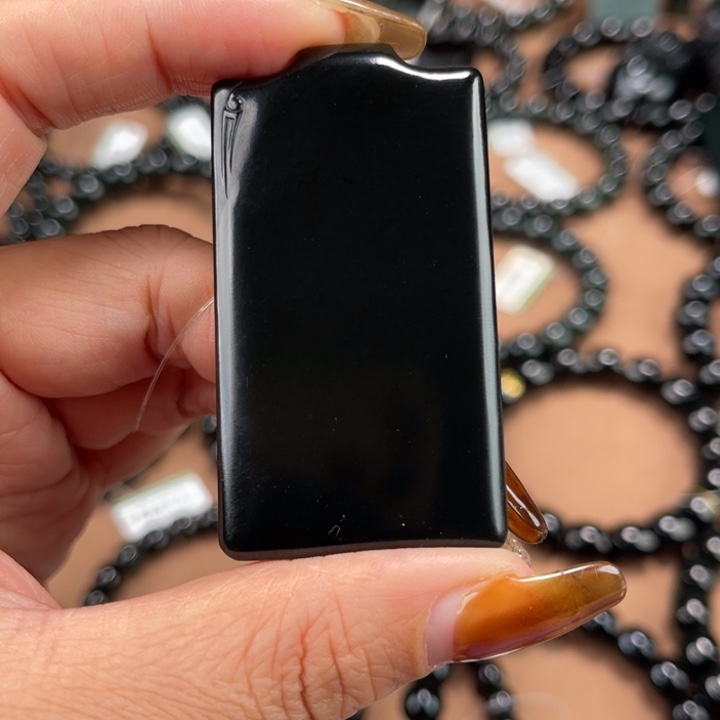 吕***生和田玉未镶嵌手串