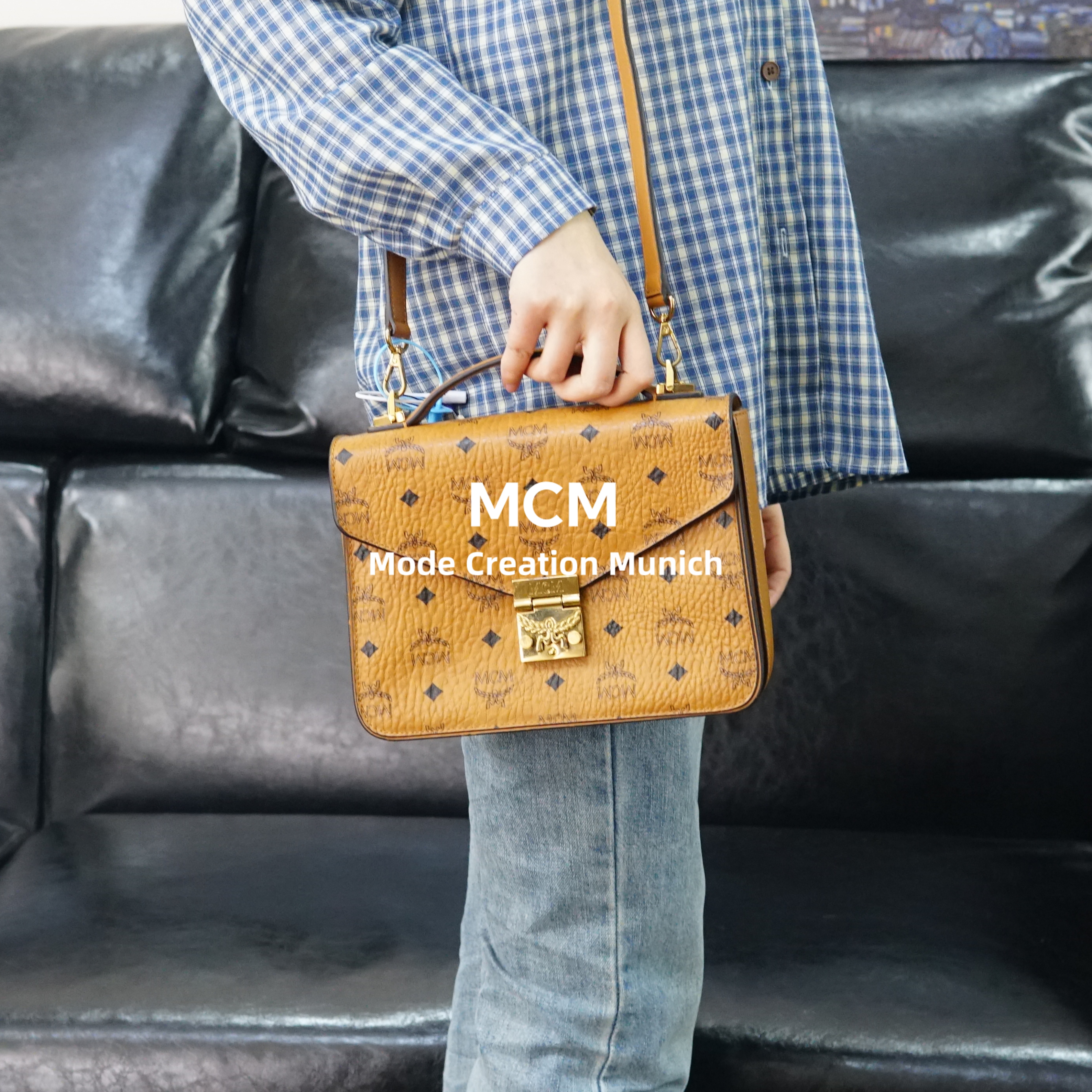 95新 MCM 干邑色邮差包/WJ02808019/8019