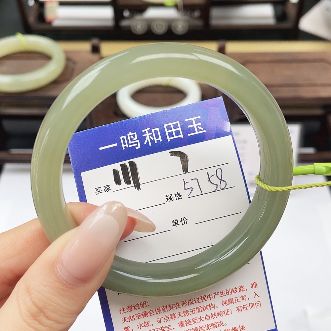 和田玉未镶嵌手镯