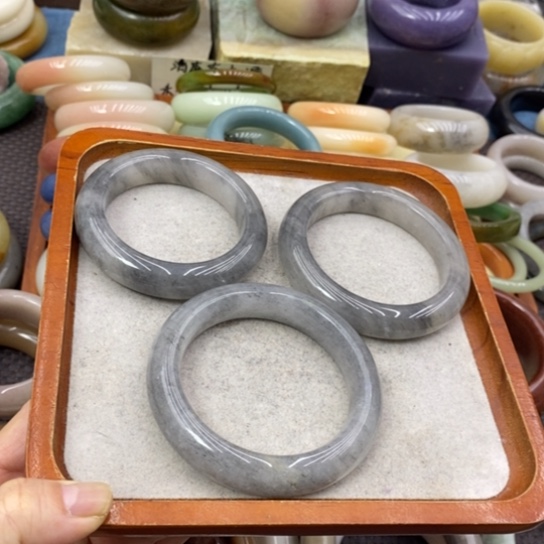 石英岩玉未镶嵌手饰