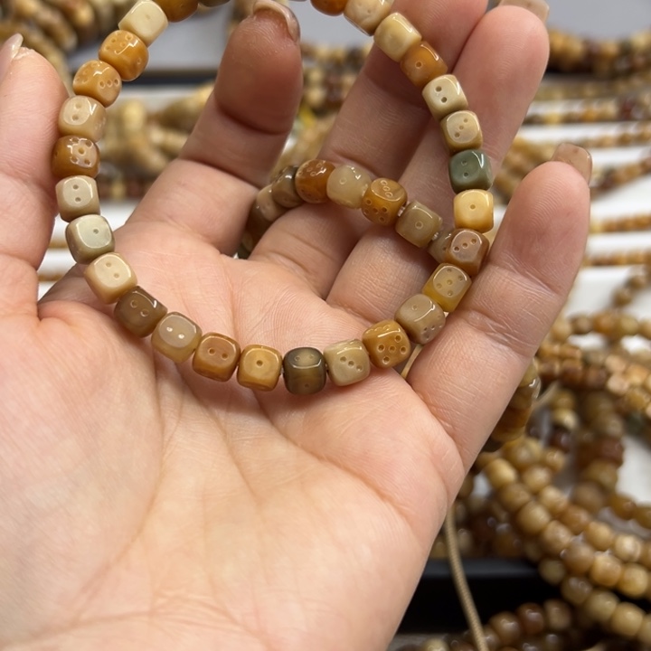 ****间手串龙脊菩提卡8六方单圈