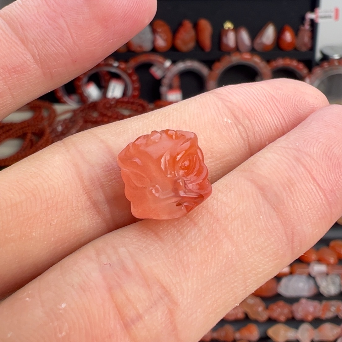 南红玛瑙未镶嵌颈饰醒狮头