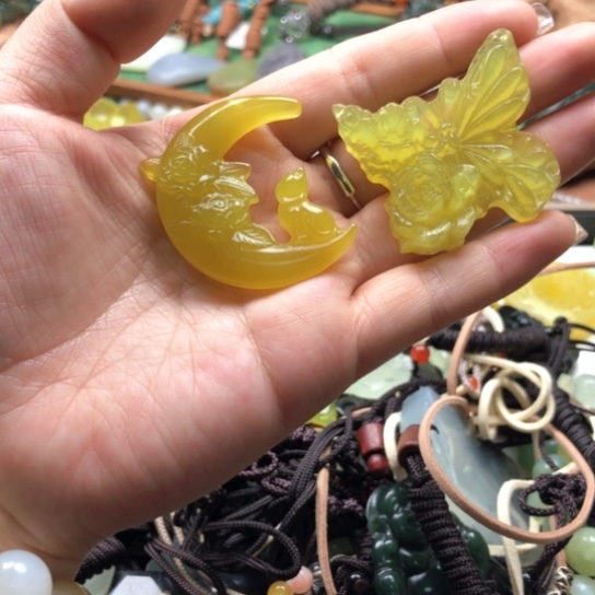 麻***驴蛇纹石玉未镶嵌颈饰