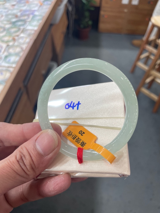 翡翠手镯未镶嵌翡翠
