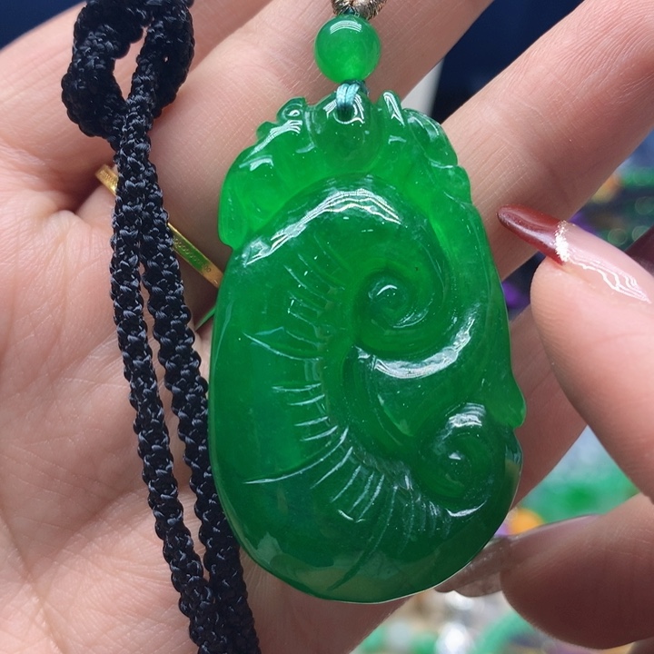 翡翠颈饰未镶嵌吊坠