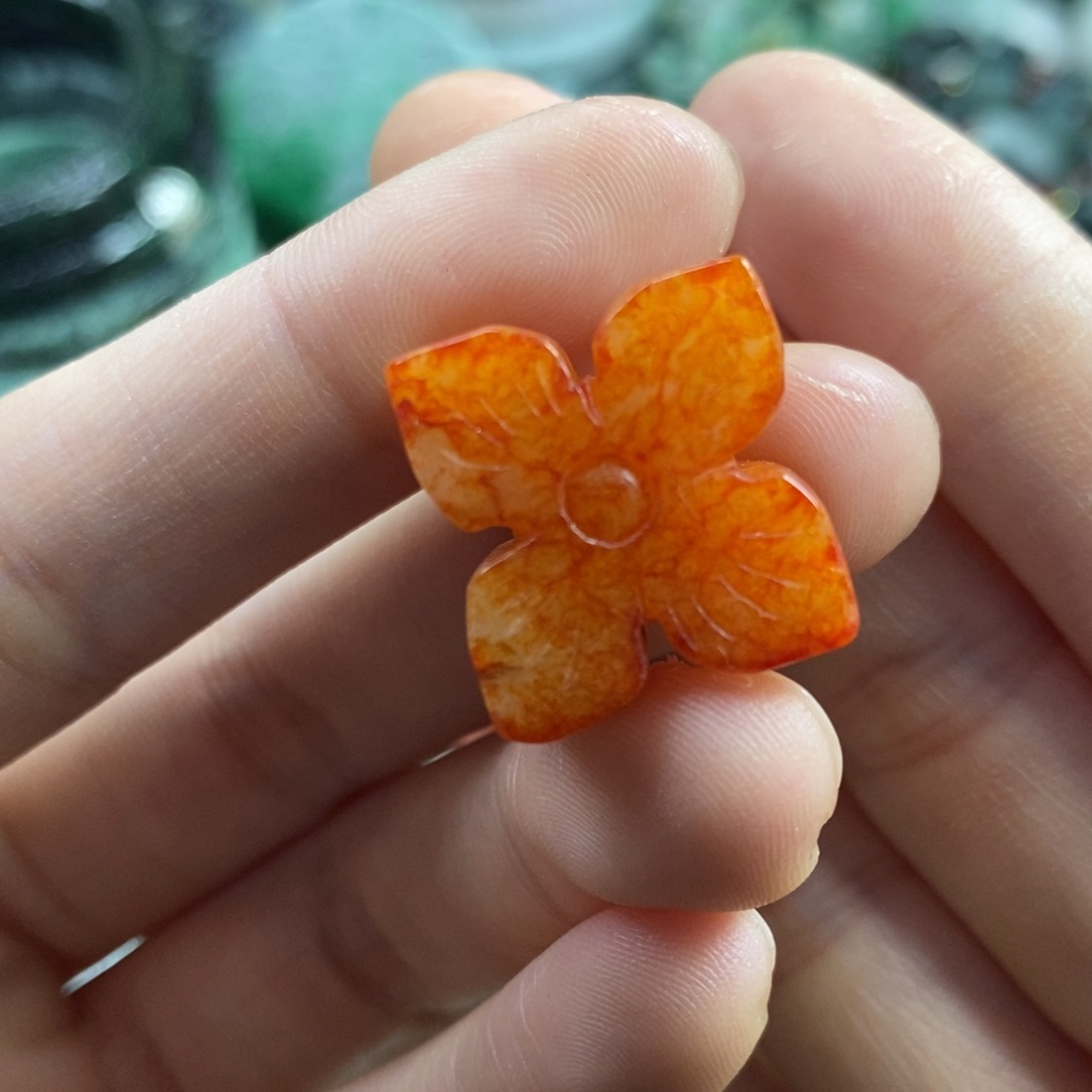 翡翠未镶嵌颈饰吊坠：裸发