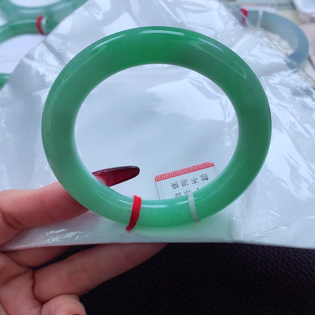 翡翠手镯未镶嵌祥*