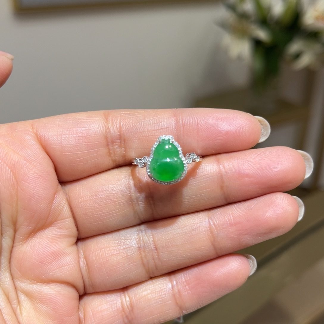 翡翠18K金镶嵌戒指