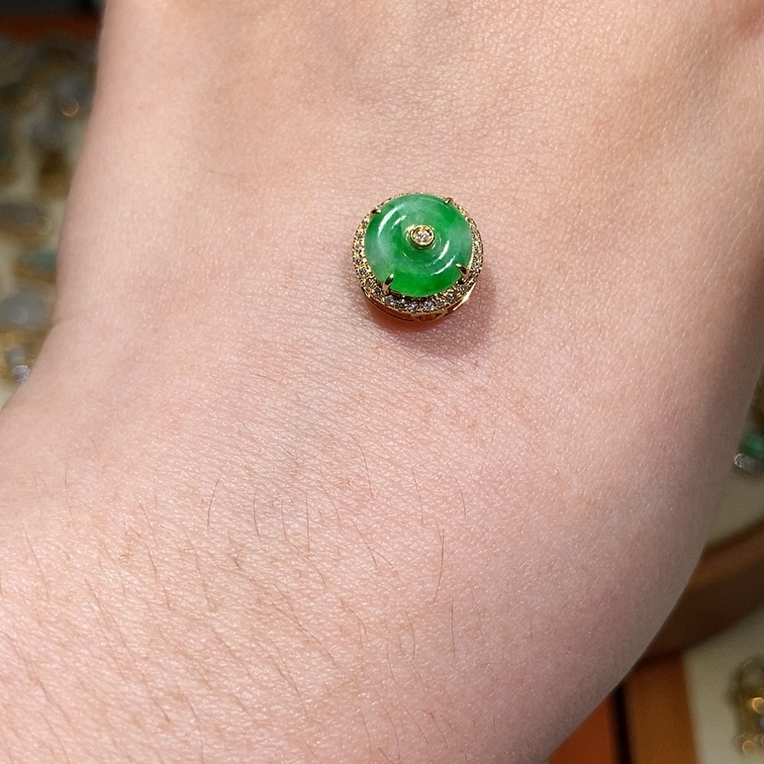 碧***天翡翠18K金镶嵌颈饰1111