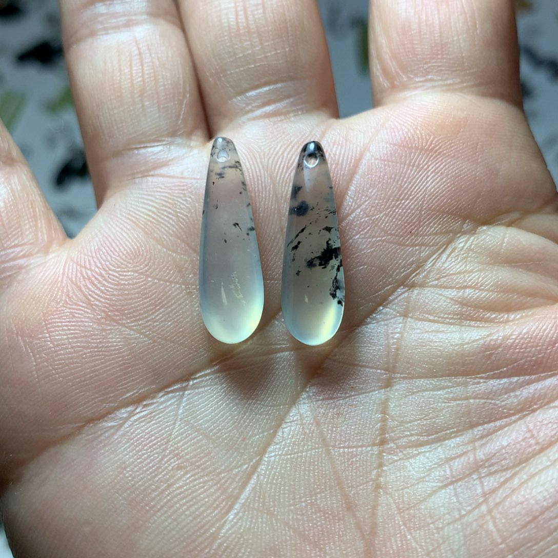 蛇纹石玉耳环未镶嵌